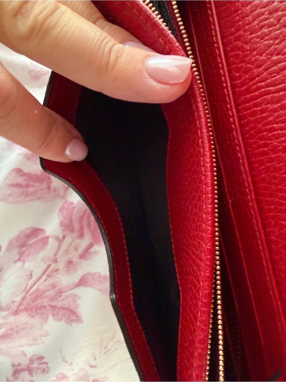 Gucci Red Marmont Wallet on a Chain - Picture 5 of 7